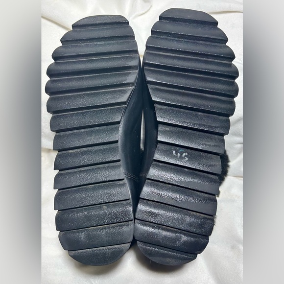 DKNY Black zippered Faux Fur comfy Winter ankle booties women’s size 7M - Picture 9 of 11